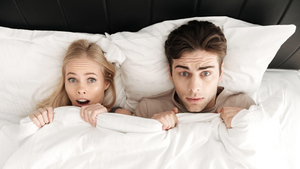 5 причин купить ещё одну кровать, или Почему вы рискуете своим браком, проводя ночи под одним одеялом