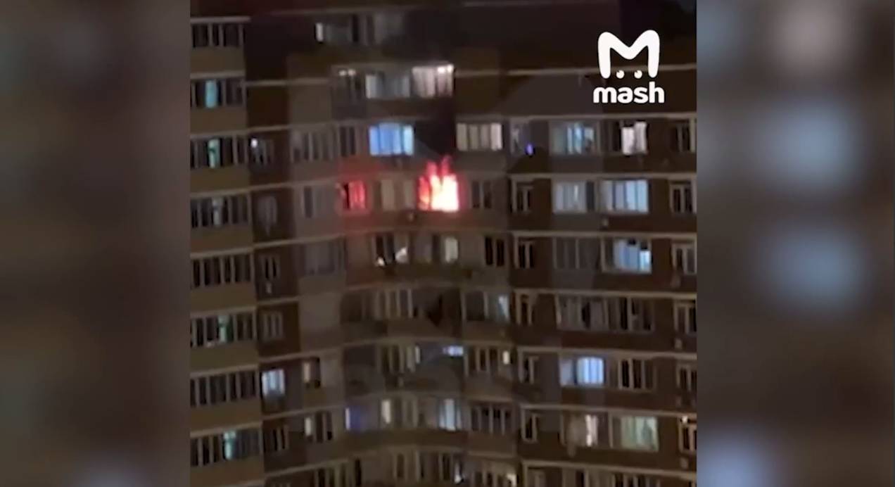 Экс-лидер ОПГ погиб после падения из горящей квартиры в Москве, момент попал на видео