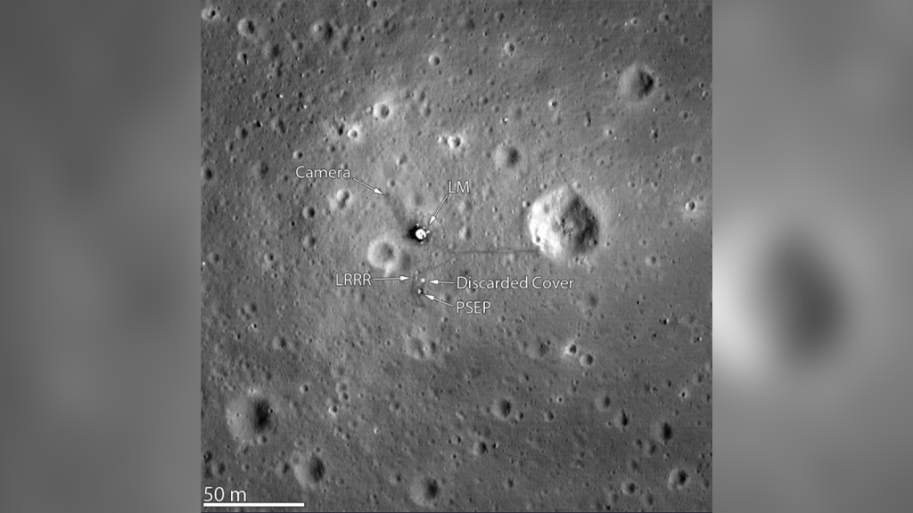 Место высадки "Аполлона-11" с борта Lunar Reconnaissance Orbiter. Фото © Wikipedia / NASA / lroc.asu.edu