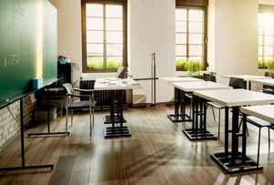 В Москве одноклассники выбросили девочку из окна частной школы во время перемены