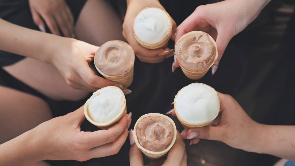 В России могут ограничить содержание спирта в мороженом, как в квасе