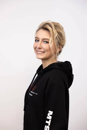 "Для меня одно из главных определяющих качеств человека — это умение не впадать в ступор в любой, даже в самой сложной, ситуации. Как у Высоцкого: "Если он не скулил, не ныл, пусть он хмур был и зол, но шёл", — значит, наш человек"