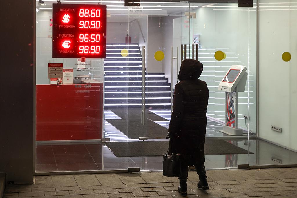 Сезонный рост государственных расходов в декабре увеличивает предложение рублей. Фото © NEWS.ru / Сергей Петров 