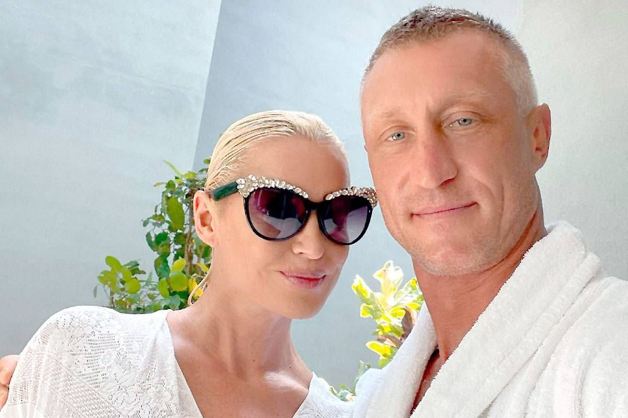 Анастасия Волочкова и её бывший возлюбленный Сергей Кузнецов, который покончил с собой в СИЗО 28 октября. Обложка © Instagram (соцсеть запрещена в РФ, принадлежит корпорации Meta, которая признана в РФ экстремистской) / volochkova_art 