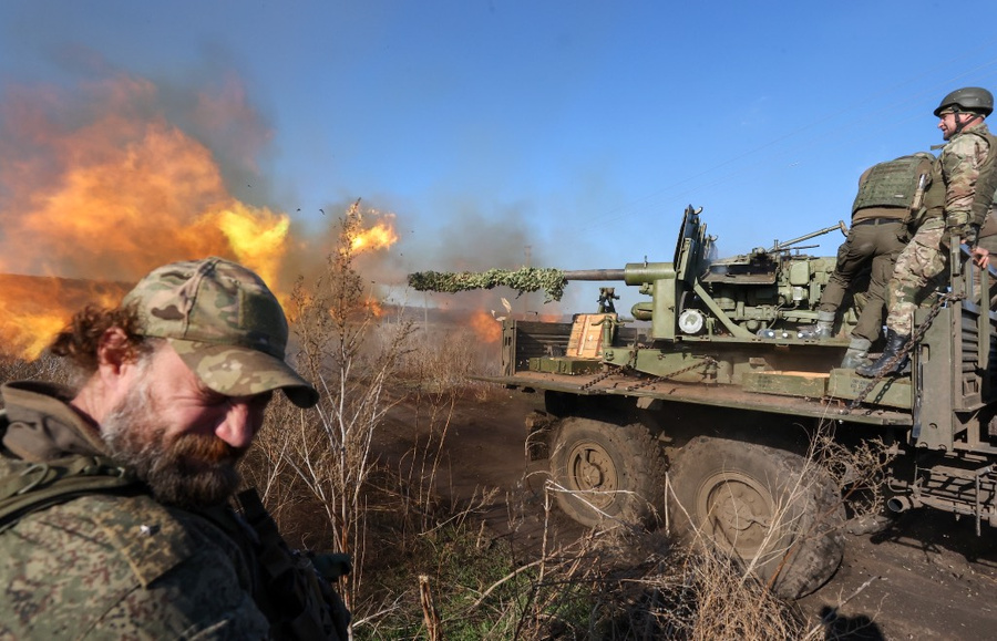 Армия России работает, чтобы достигнуть полного окружения важного для Донецка пригорода. Фото © ТАСС / Александр Полегенько