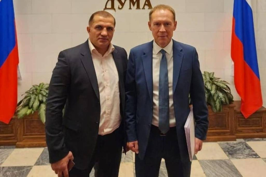 Алиетдин Махмудов (слева) и Андрей Луговой (справа) в Госдуме. Обложка © V1.ru 