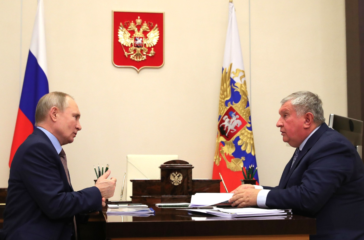 Песков заявил о закрытом формате пятничной встречи Путина и Сечина
