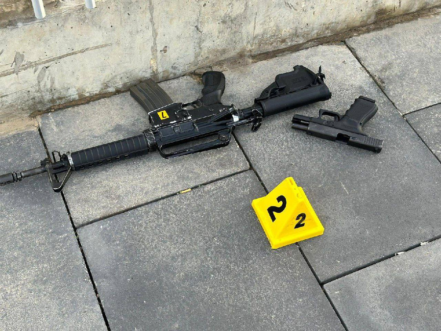 Оружие, из которого стреляли террористы на въезде в Иерусалим. Обложка © t.me /  Newsdesk Israel