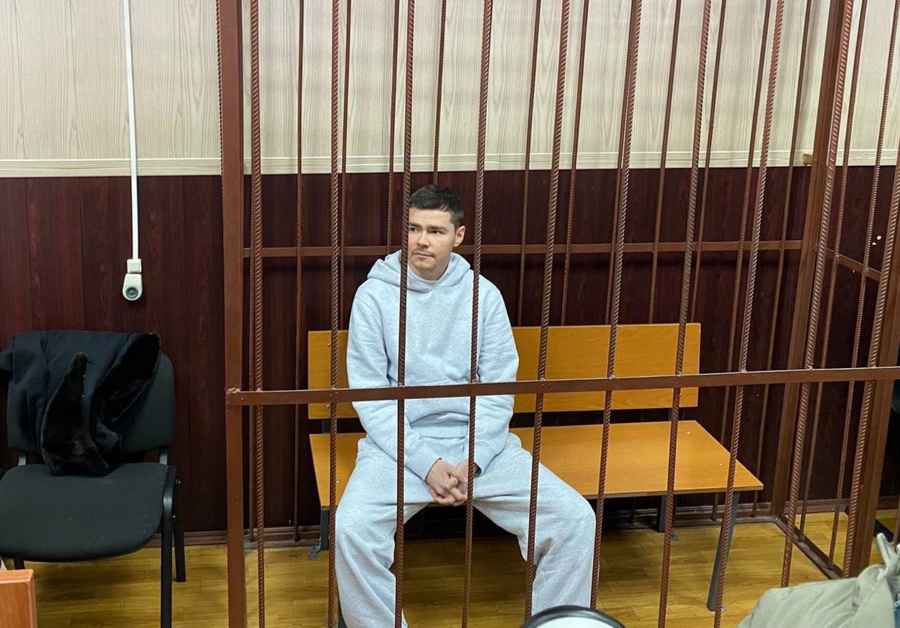 Суд арестовал блогера и бизнес-коуча Аяза Шабутдинова. Обложка © Таганский суд Москвы
