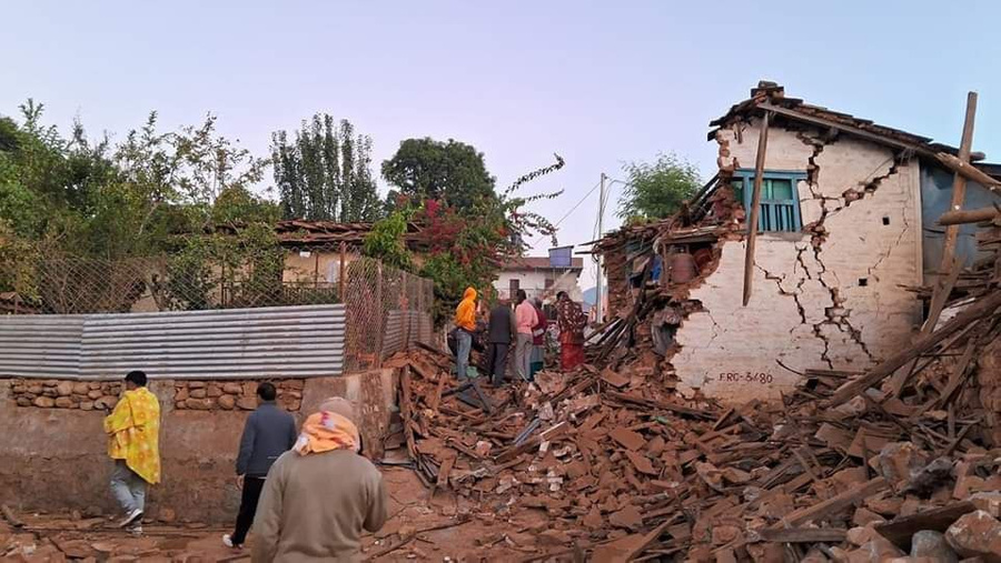 <p>Больше всего в результате землетрясения пострадали горные районы на западе Непала. Обложка © X (бывший Twitter) / <a href="https://twitter.com/MichelBOfficiel/status/1720789614984626477/photo/1" target="_blank" rel="noopener noreferrer">MichelBOfficiel</a></p>