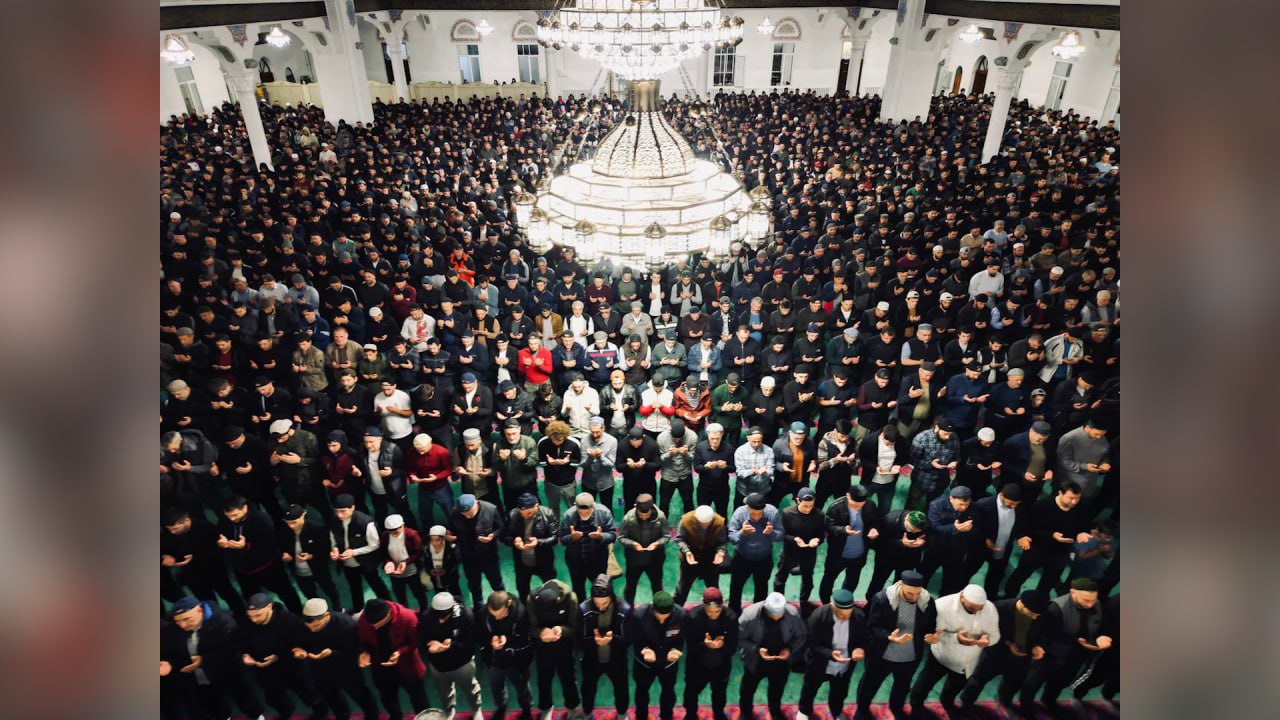 В мечетях Дагестана поблагодарили Путина за помощь мусульманам по всему миру