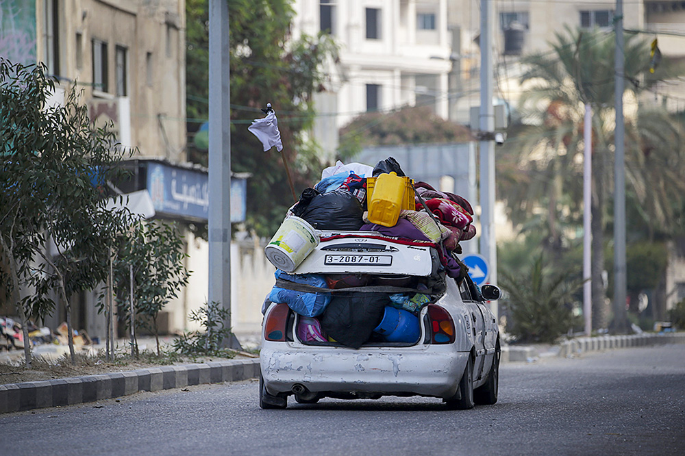 Армия Израиля завершила окружение Газы, но сохранила гуманитарный коридор на юг