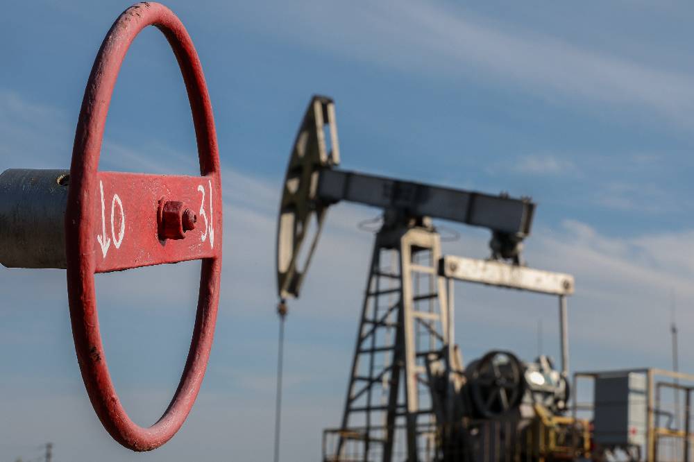 Москва и Эр-Рияд оставили в силе решения по сокращению добычи и экспорта нефти в рамках ОПЕК+