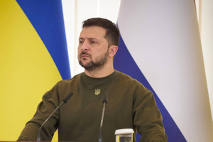 Зеленский будет добиваться отмены выборов на Украине под любым предлогом, считает политолог