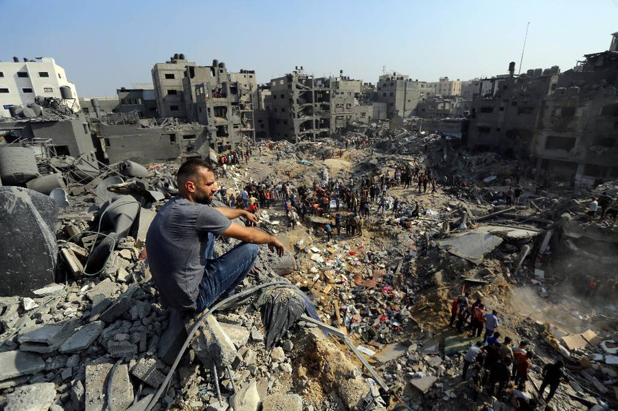 Последствия израильских авиаударов. Обложка © AP / TASS / Abed Khaled
