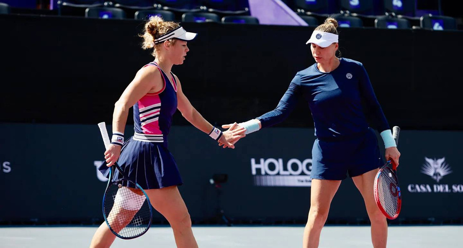 Лаура Зигемунд и Вера Звонарёва. Обложка © WTA Finals Cancun