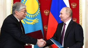 Путин заявил, что с уверенностью смотрит в будущее отношений РФ и Казахстана