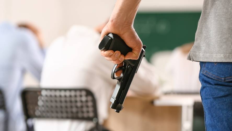 Двое студентов с оружием забаррикадировались в одной из школ Гамбурга