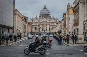 Ватикан разрешил трансам быть крёстными родителями 