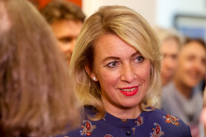 Захарова назвала отказ Франции выдать визы российским дипломатам бескультурьем