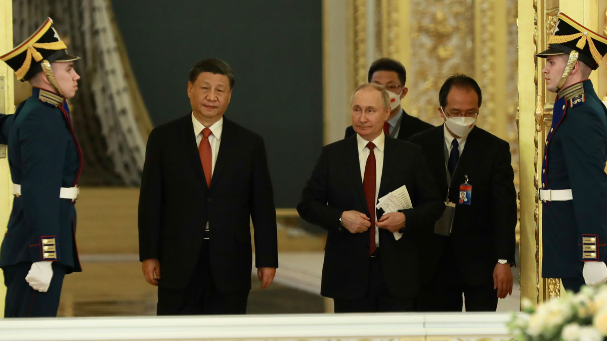 Эксперт рассказал об истерике на Западе из-за несуществующего военного союза России и Китая 