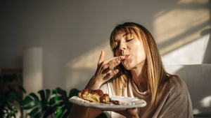Насильно сыт не будешь: 8 веских причин, почему нельзя заставлять себя есть, когда не хочется 
