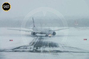 Летевший из Москвы пассажирский Boeing экстренно сел в аэропорту Южно-Сахалинска