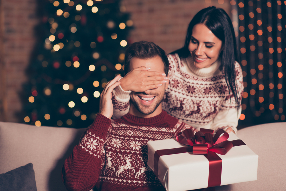 Идеи худших подарков на Новый год, которые принесут беды и проклятья. Фото © Shutterstock
