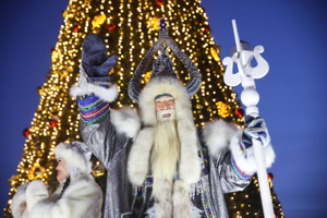 Повелитель вечной мерзлоты Чысхаан зажёг первую в России новогоднюю ёлку
