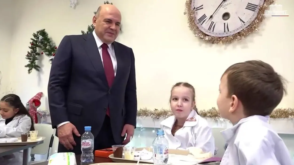 Мишустин исполнил новогоднее желание восьмилетней девочки из Астрахани