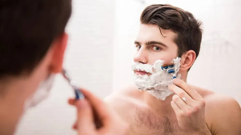 Приметы о бритье, или Почему пора запретить вашему мужчине делать это перед сном