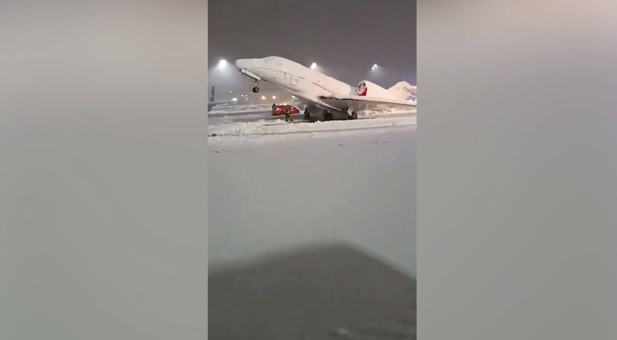 Ирония судьбы: В Германии к полосе примёрзли самолёты, вылетавшие на саммит по потеплению