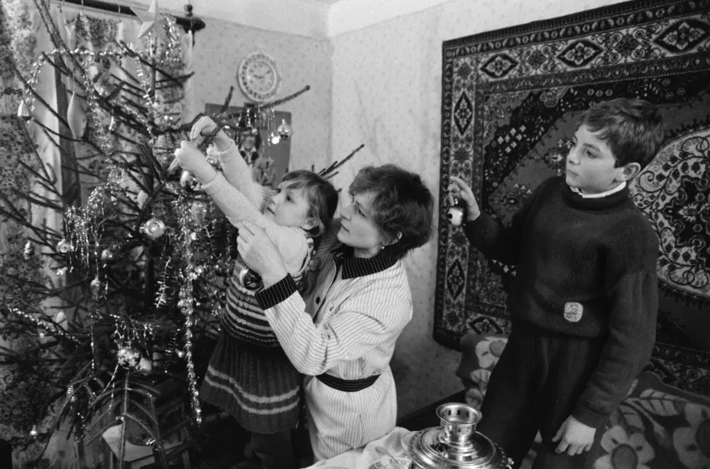 Какие подвиги к Новому году совершали в СССР бабушки и мамы