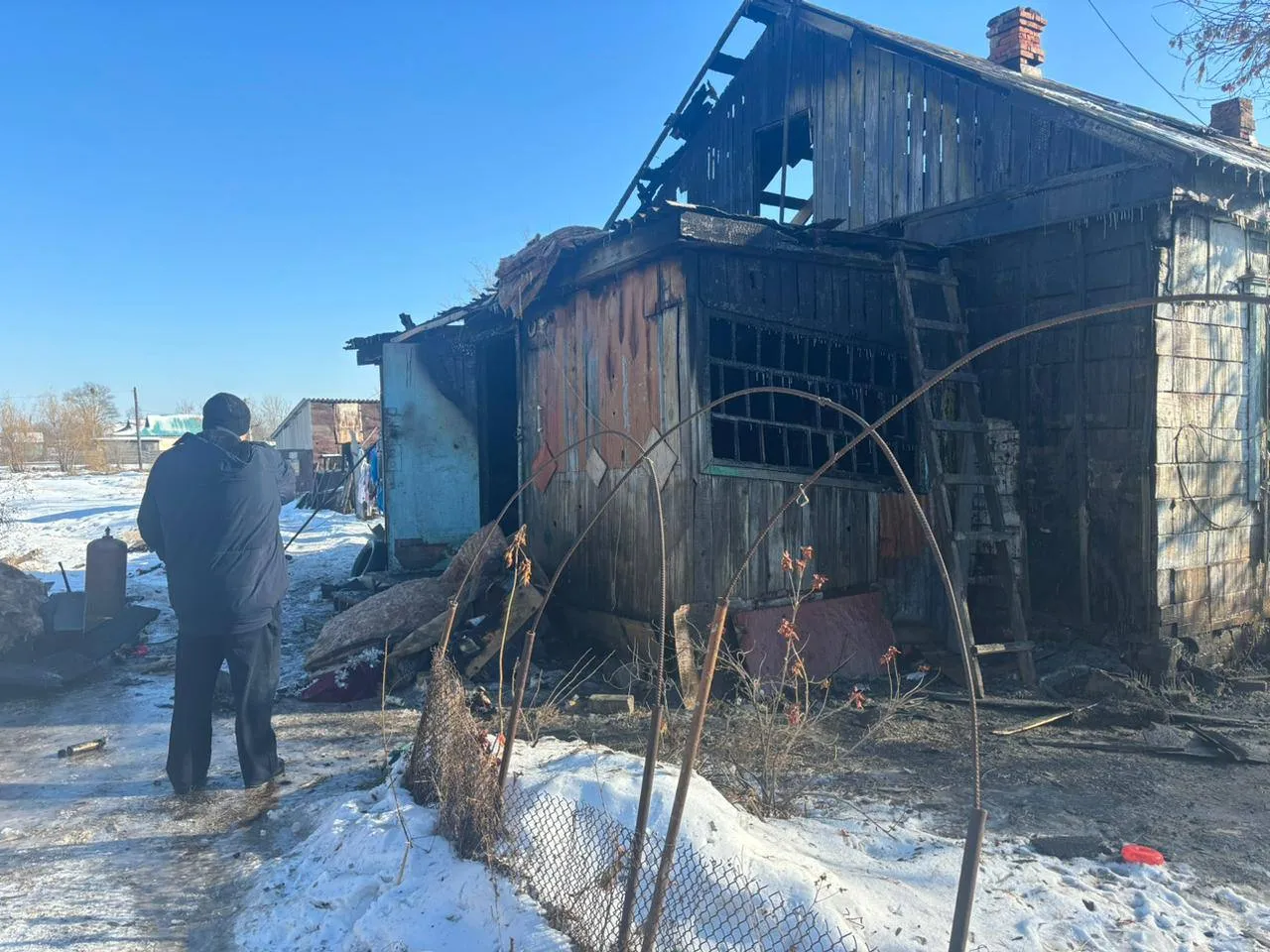 МЧС: В пожаре в Приморском крае погибли двое взрослых и трёхлетний ребёнок
