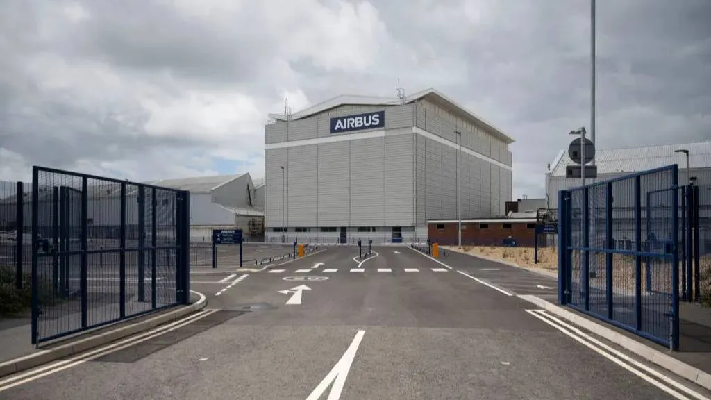 Шикарный корпоратив Airbus с фуа-гра и омарами обернулся отравлением 700 работников