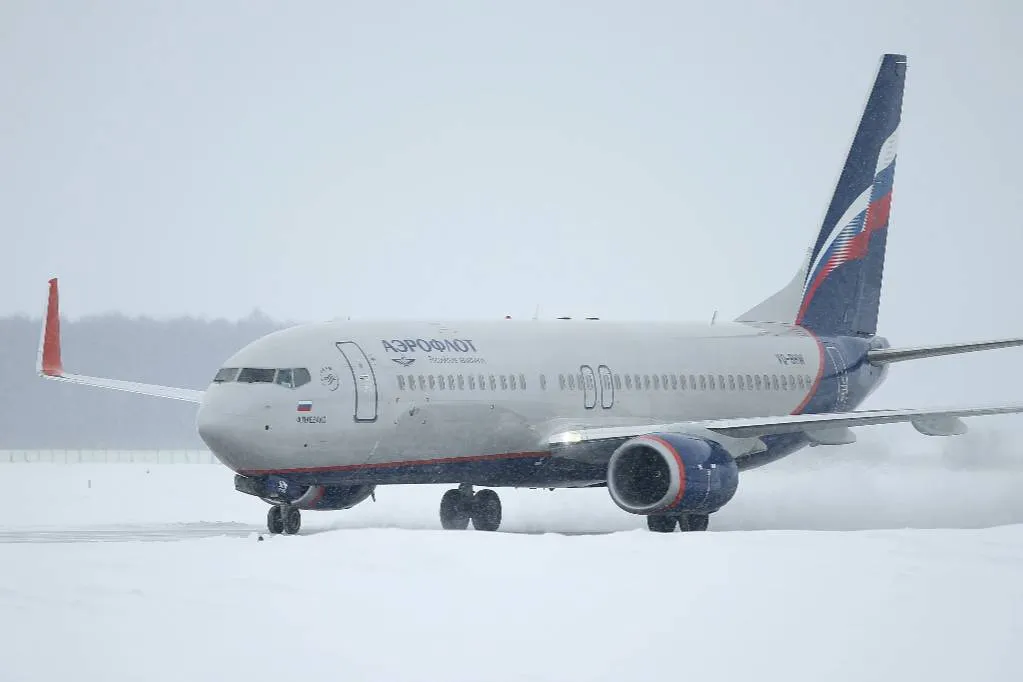 Прилетевший из Москвы пассажирский самолёт упёрся в сугроб в аэропорту Челябинска