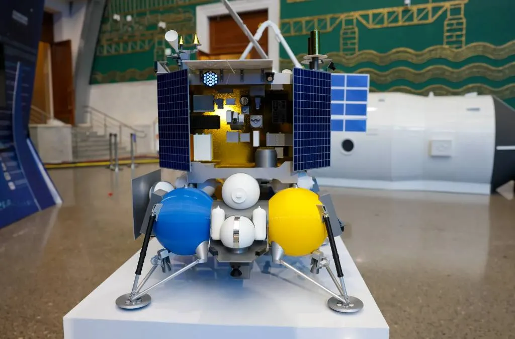 "Роскосмос" рассмотрит идею строительства двух аппаратов "Луна-27"