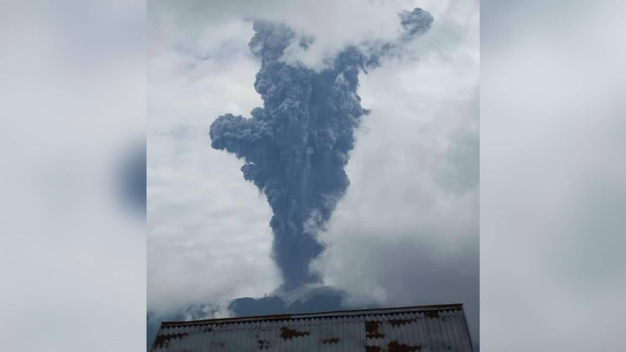 Извержение вулкана Мерапи в Индонезии. Обложка © X (ранее Twitter) / AskiaCahaya