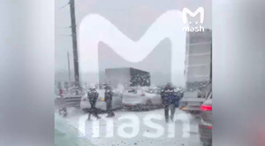"Не автобан, а кегельбан": Более 10 машин попали в ДТП в Москве из-за обильного снегопада