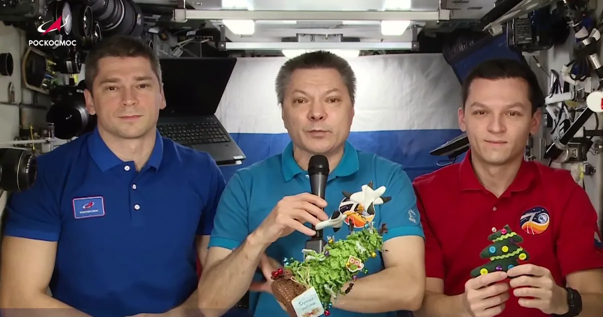 Космонавты на МКС записали россиянам видеопоздравление с Новым годом