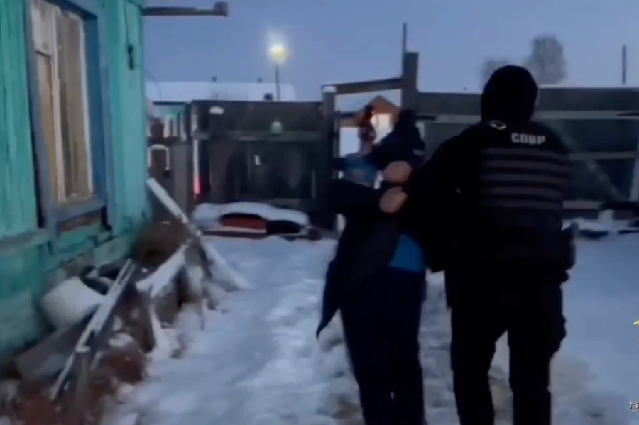 Задержание подозреваемых в убийстве подростка в Иркутске. Видео © t.me / Ирина Волк