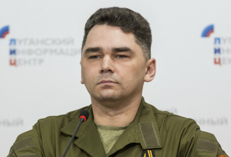 <p><strong style="font-weight: bold;">Четыре штурмовые группы сейчас работают по этой трассе в районе Артёмовского. Это была последняя трасса, по которой питалась из города Краматорска через Часов Яр соледарско-артёмовская группировка ВСУ. Украинские войска, которые были в Артёмовском и на северо-западе Бахмута, оказались под огневым контролем</strong></p>