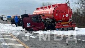 МЧС: Три человека погибли в ДТП с бензовозом и автобусом в Краснодарском крае