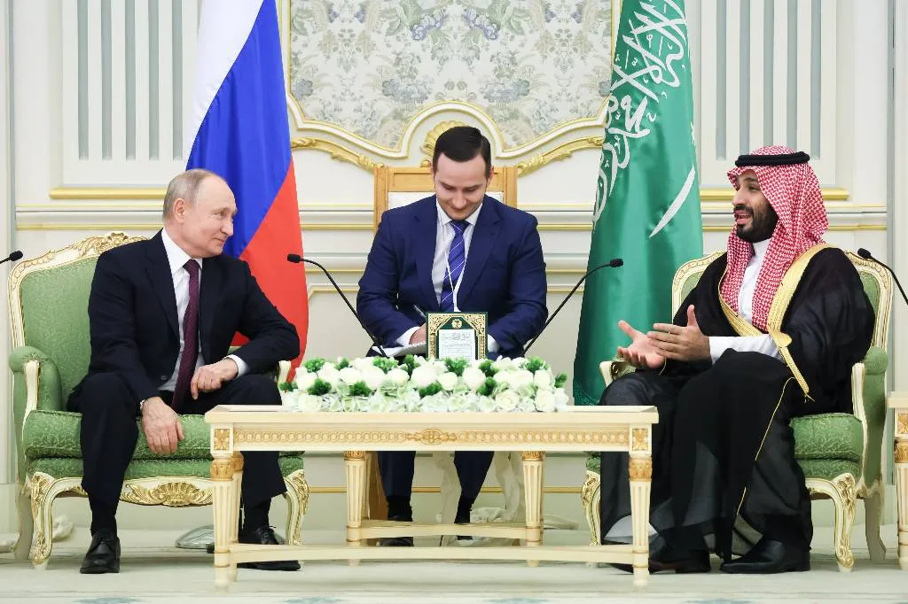 Песков: Россия и Саудовская Аравия продолжат сотрудничать в рамках ОПЕК+