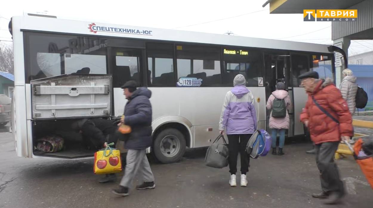 Между Херсонской областью и Крымом открыли регулярное автобусное сообщение