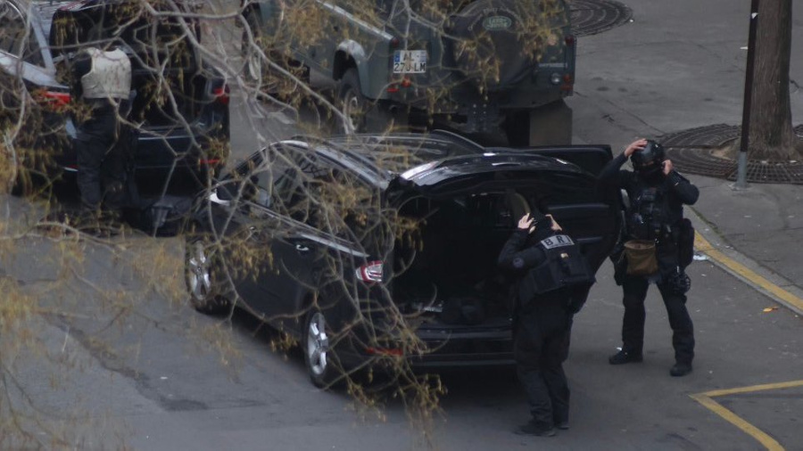 Полиция работает в районе Парижа, где произошла стрельба. Обложка © Twitter / @info_Paris_IDF