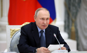 Путин отметил, что Россия спокойно переносит жизнь под прессингом "бесконечных санкций"