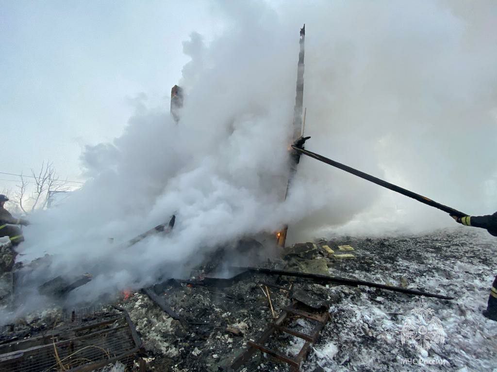 Трое детей и взрослый погибли при пожаре в частном доме в Татарстане