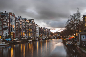Власти Амстердама запретят с мая курение марихуаны в "квартале красных фонарей"
