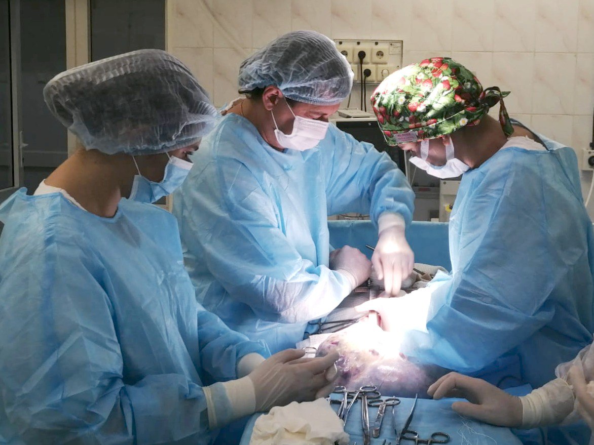 В Кемеровской области врачи удалили пациентке семикилограммовую опухоль